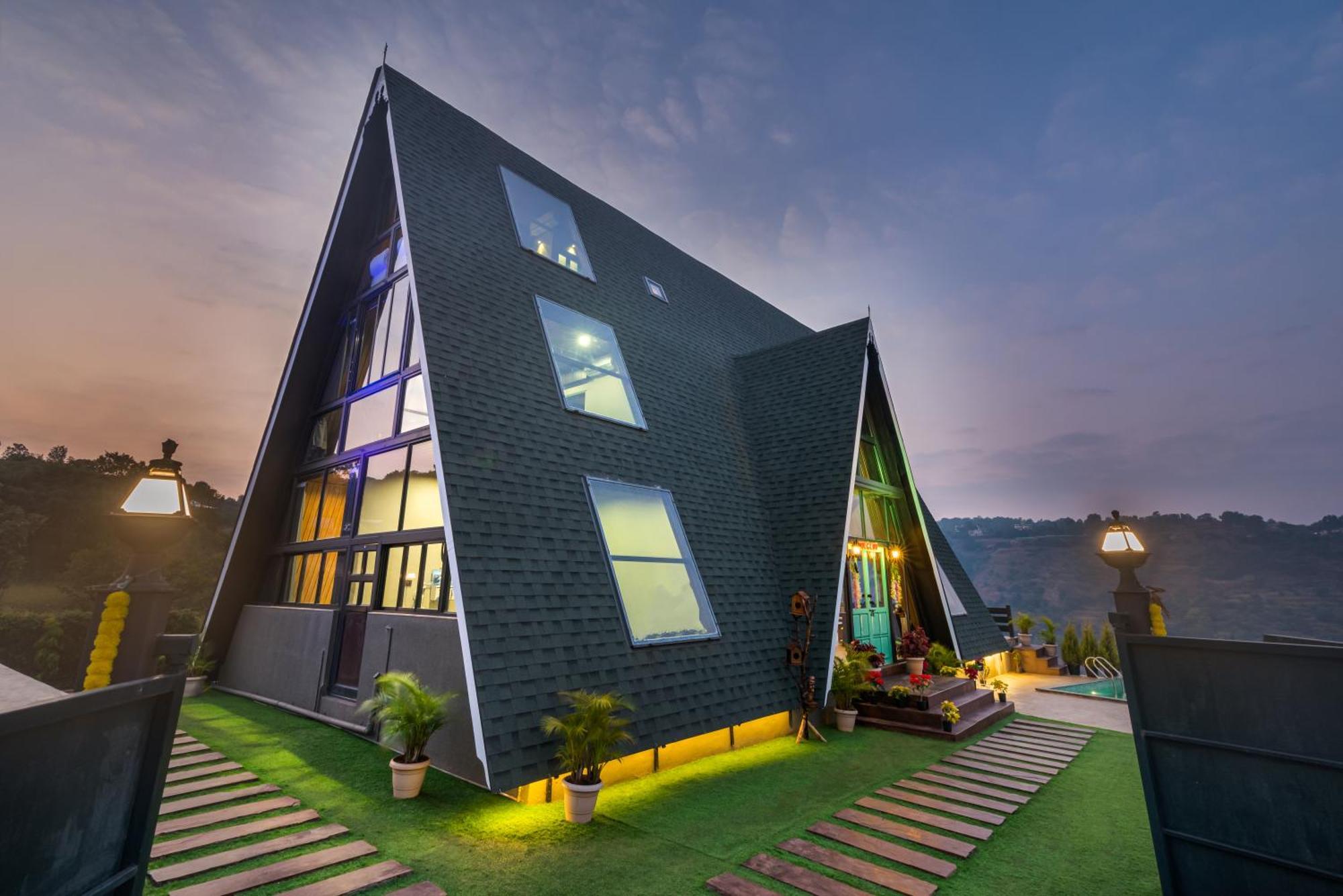 Saffronstays A Vantage, Panchgani - A Pyramid Shaped Unique Luxury Villa With Infinity Valley Views Dış mekan fotoğraf